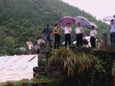 抗洪救災(zāi)|邵陽書記市長奔赴新寧水廟、黃龍、回龍等地督促抗洪救災(zāi)工作!最關(guān)心的還是受災(zāi)群眾!