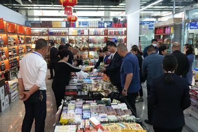 邊民互市絲路文化商品城:兩個(gè)月接待游客6.5萬(wàn)人次,營(yíng)業(yè)額240萬(wàn)元